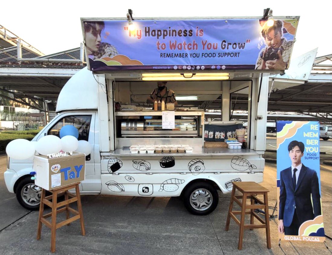 GlobalPolcas's tweet photo. Food Truck support for @Tawan_V Remember You shooting 💙

"My Happiness is to watch you Grow"

Please enjoy the sushi and japanese food we prepared for you and all the hardworking staff 🍣🍱🇯🇵

Love,
Global Polcas

thank you so much @taytawanfc @Mm0d04 for the help 🥰

#เตตะวัน https://t.co/LXNaZ7Wgyi