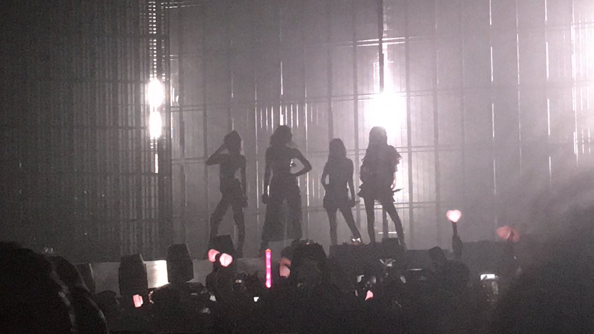 karengooooold's tweet photo. 2 years ago. First Travel for 2019 & First (International Artist) Concert ๐
#JenLiChuChaeng
#BLACKPINK https://t.co/qTIO5WESpO