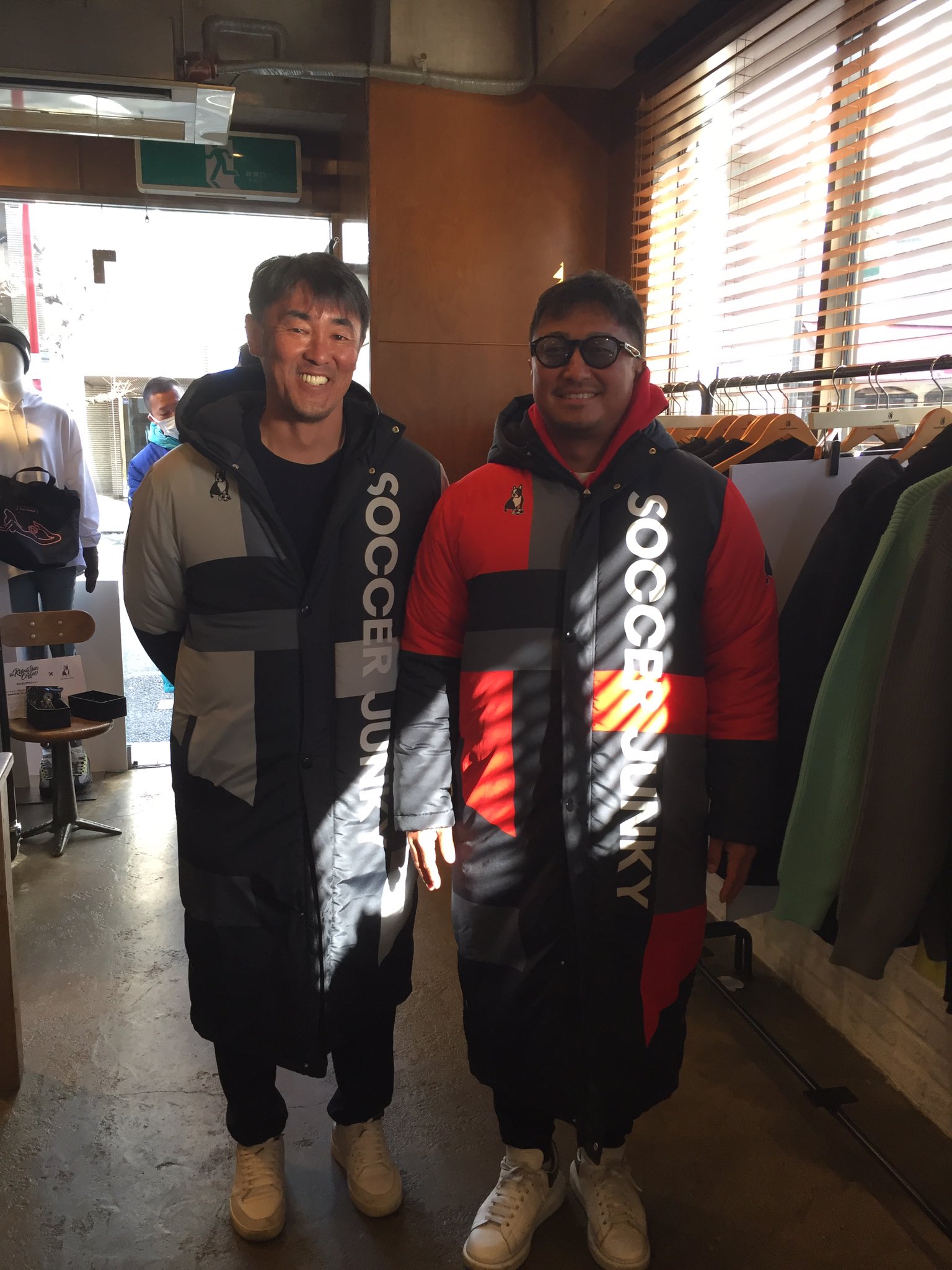 澤村公康 在 Twitter 上 サッカージャンキー様 21 秋 冬 の展示会に行ってきました 新しい商品もまず デザインがおしゃれ 着心地が良い そして丈夫 青木社長 末永くお付き合いさせていただけたらと思います 気は早いですがこちらの商品 今年の冬に発売されます