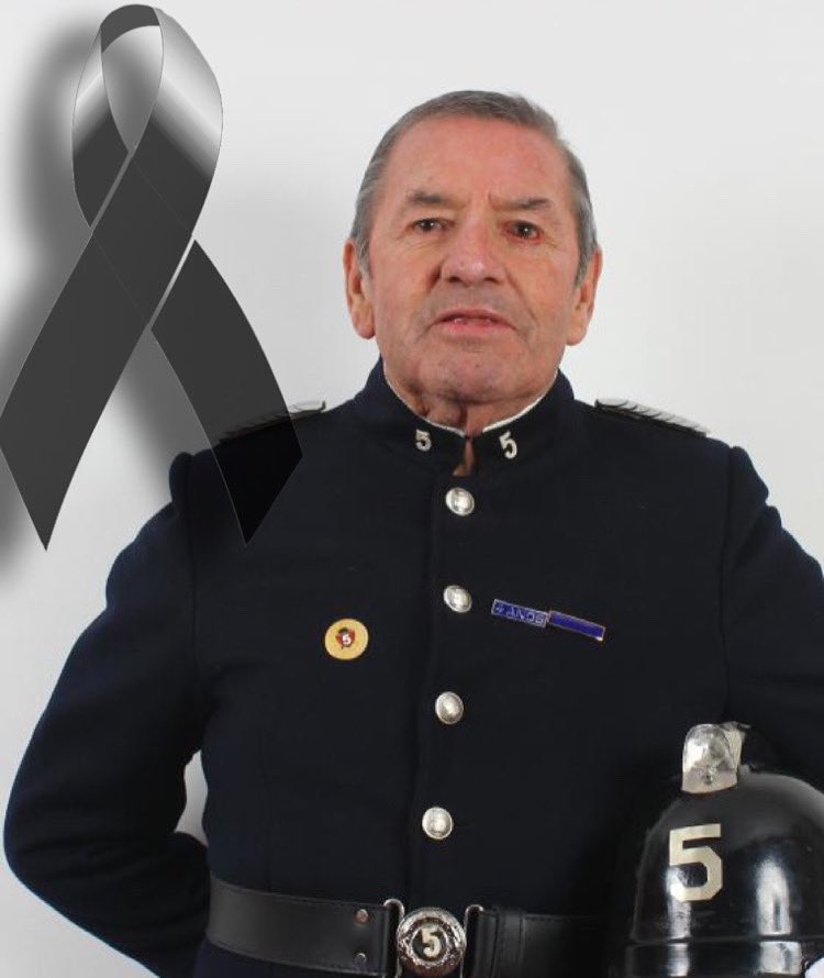 BombaSanJoaquin's tweet photo. Con profundo pesar, comunicamos el sensible fallecimiento de nuestro Bombero Honorario Juan San Martín A Q.E.P.D con 22 años de servicio a la Comunidad y premio por 20 años de servicio

Siempre estarás presente en la familia de la Bomba San Joaquín, descansa en paz. https://t.co/EmmrK4386M