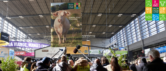 Vous vous souvenez de l’engouement des médias et du public pour #Idéale, vache égérie 2020, dont nous parlait son éleveur Jean-Marie Goujat hier ? Une véritable star ! Chaque année, la vache égérie du salon attise tous les regards ! 🤩📸 #SIA2020 #SIA2021 #souvenir