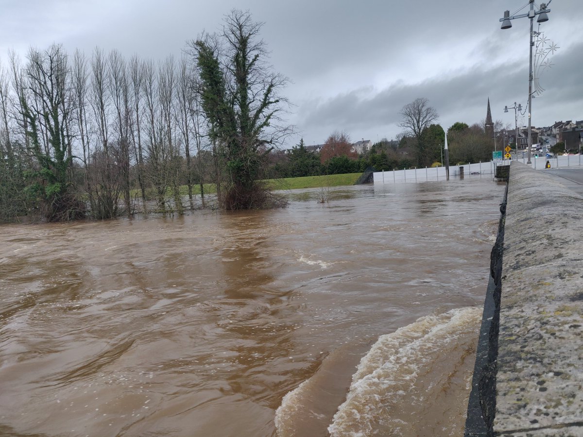 opwireland's tweet photo. Minister @podonovan welcomed the news that flood relief schemes in Cork and Tipperary have prevented a substantial amount of damage to property during the recent significant weather event in southern counties. Images show Flood Defences in place at Fermoy
https://t.co/VBItGu5qAy https://t.co/pN5hRMhv8m