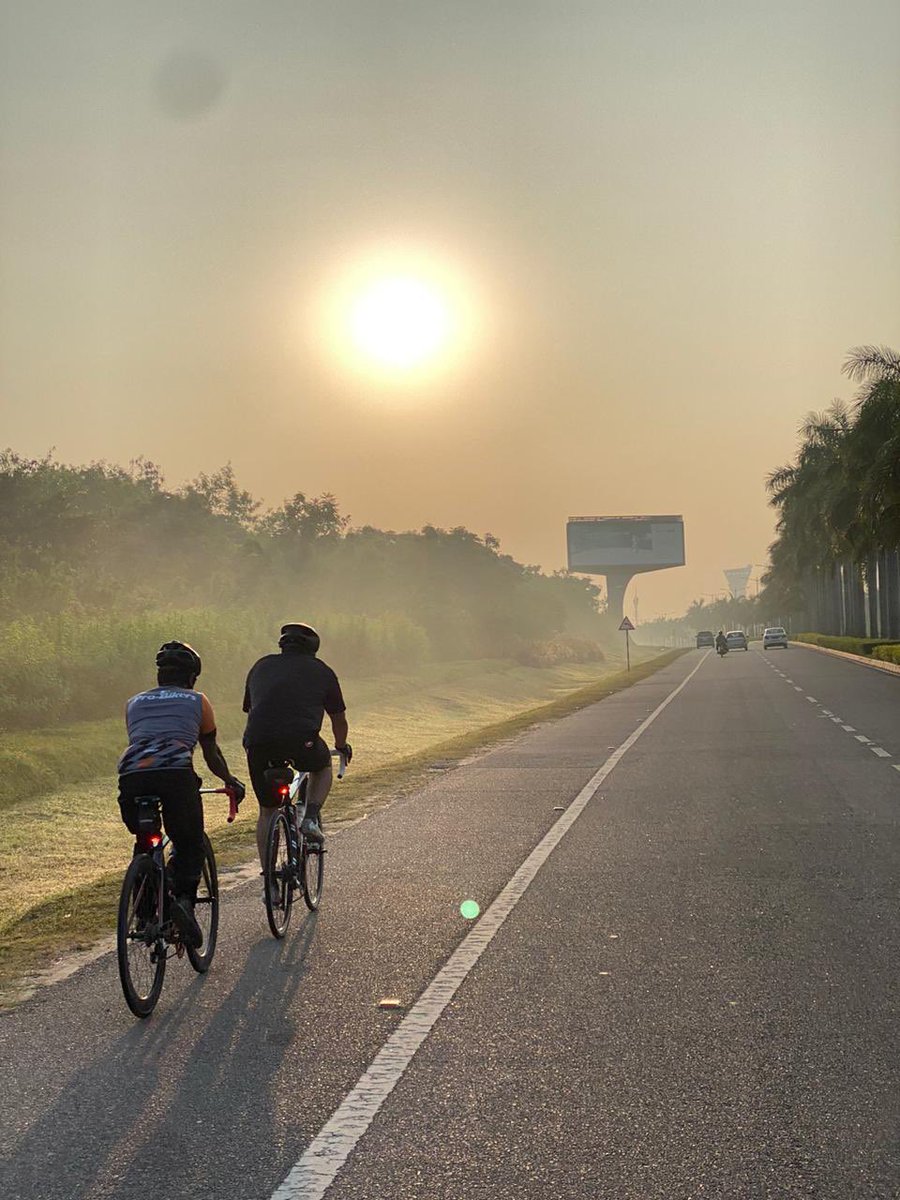 yelbi007's tweet photo. Cycling with ‘Thala’ Ajith has been an incredible experience. Memorable 15 years and over 30000 KMs with lots of learning and fun. Incredible Motivation he is. #thala #ThalaAjith #AjithCycling #CyclingLife #BeFitBeHappy https://t.co/lspC1gOhC1