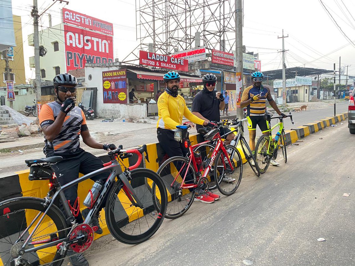 yelbi007's tweet photo. Cycling with ‘Thala’ Ajith has been an incredible experience. Memorable 15 years and over 30000 KMs with lots of learning and fun. Incredible Motivation he is. #thala #ThalaAjith #AjithCycling #CyclingLife #BeFitBeHappy https://t.co/lspC1gOhC1