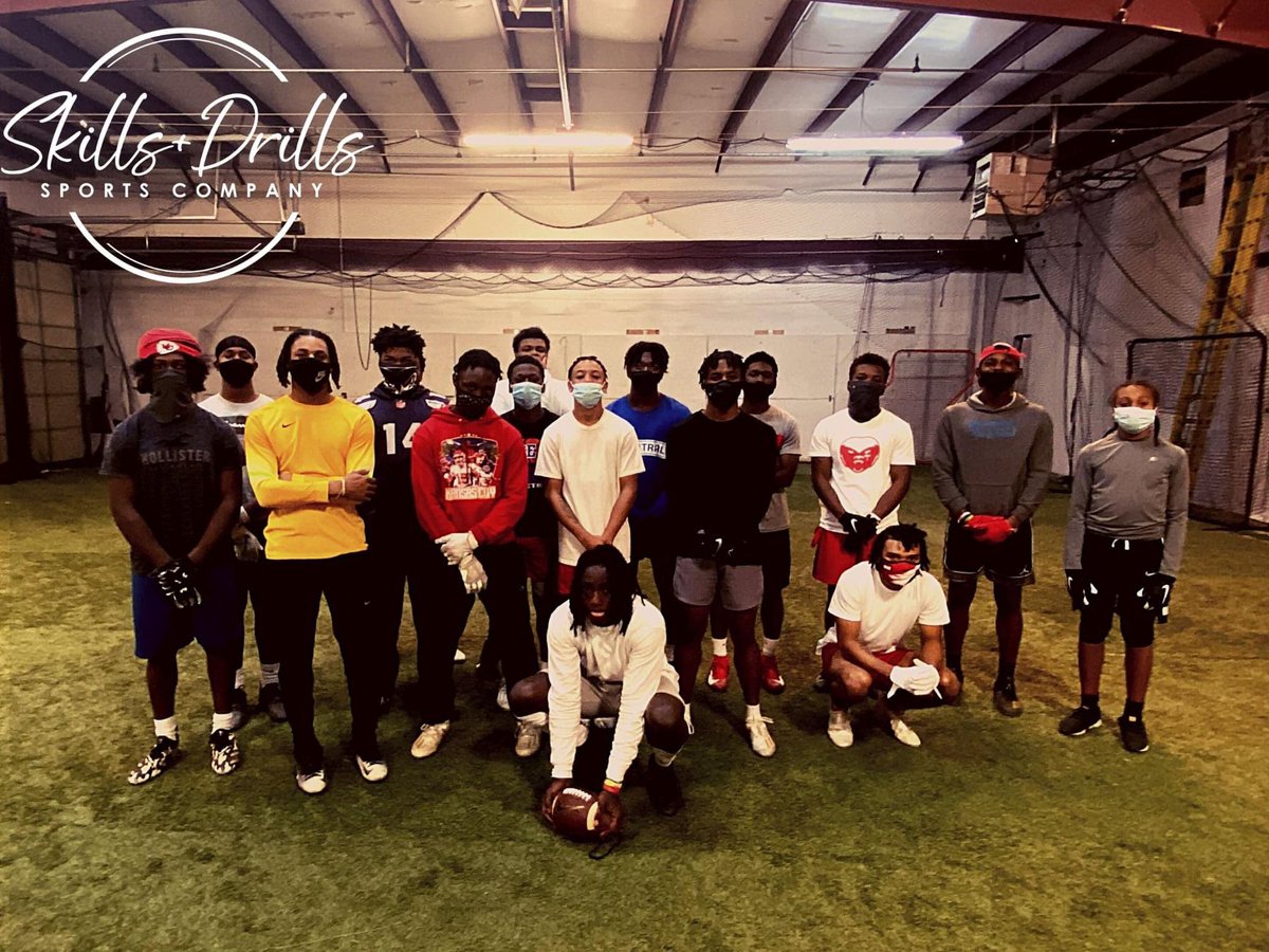 CoachBLewis37's tweet photo. Over the weekend we were able to host our very First Skills &amp; Drills Sports Company 7V7  Tryouts. We had high school student-athletes from all across the Kansas City area come out.
#sdsportskc #WhosNext #GraduateChapionshipScholarship #MakeMovesThatCount https://t.co/XSCghWZqUo