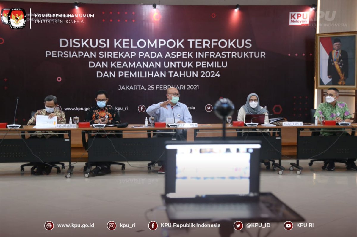 #TemanPemilih KPU Gelar FGD bersama BSSN, BPPT, BIN, Bareskrim Polri, Kemenkominfo, ITB, KoDE Inisiatif &amp; Perludem membahas pengembangan infrastruktur &amp; keamanan Sirekap, Kamis (25/2/2021). 

#KPUmelayani