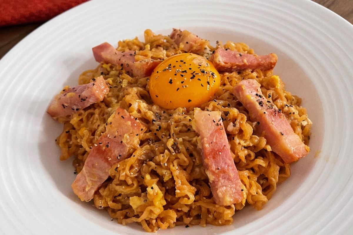 チキンラーメンがおうちにある人はやってみよう！！簡単濃厚カルボナーラ！！