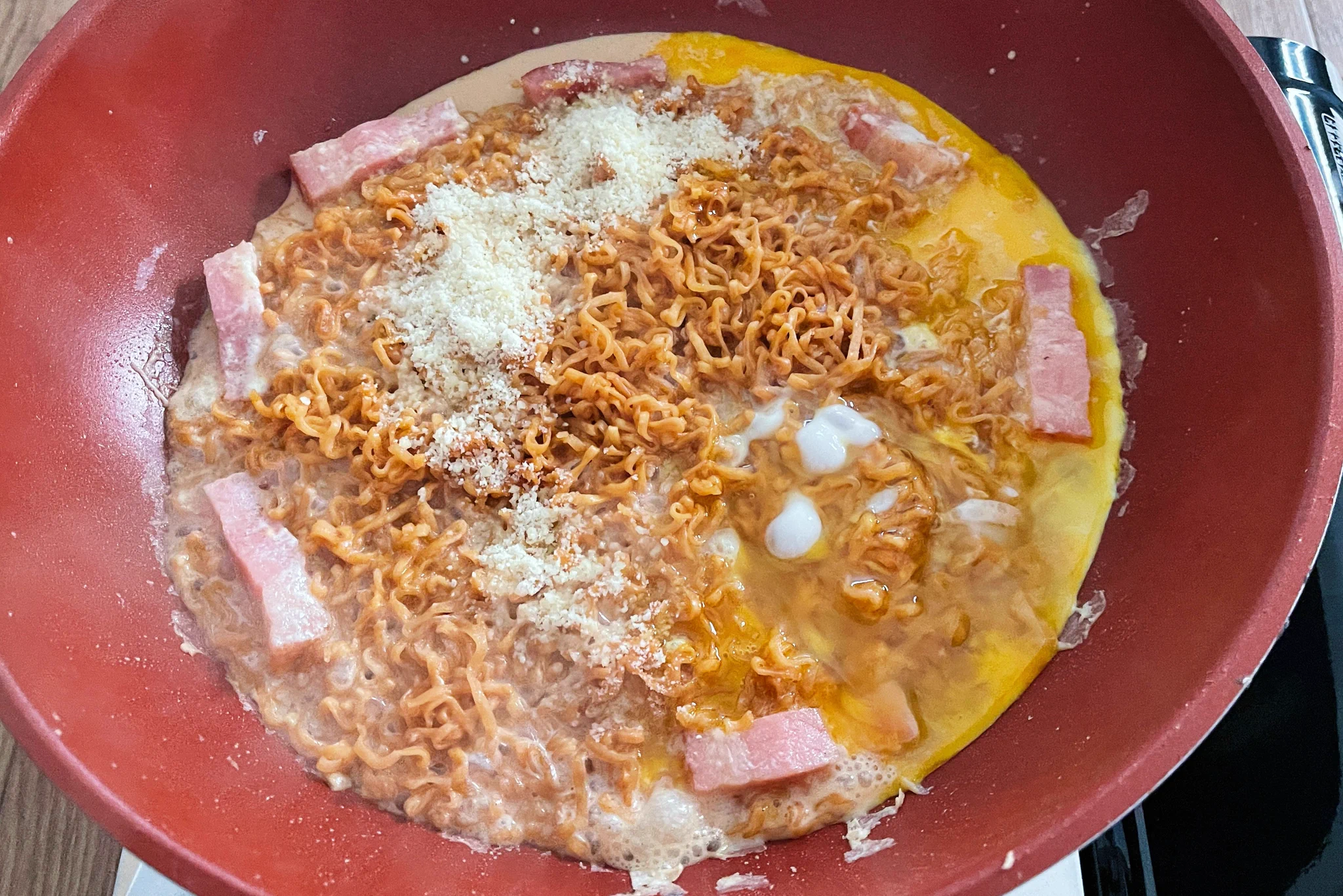 チキンラーメンがおうちにある人はやってみよう！！簡単濃厚カルボナーラ！！