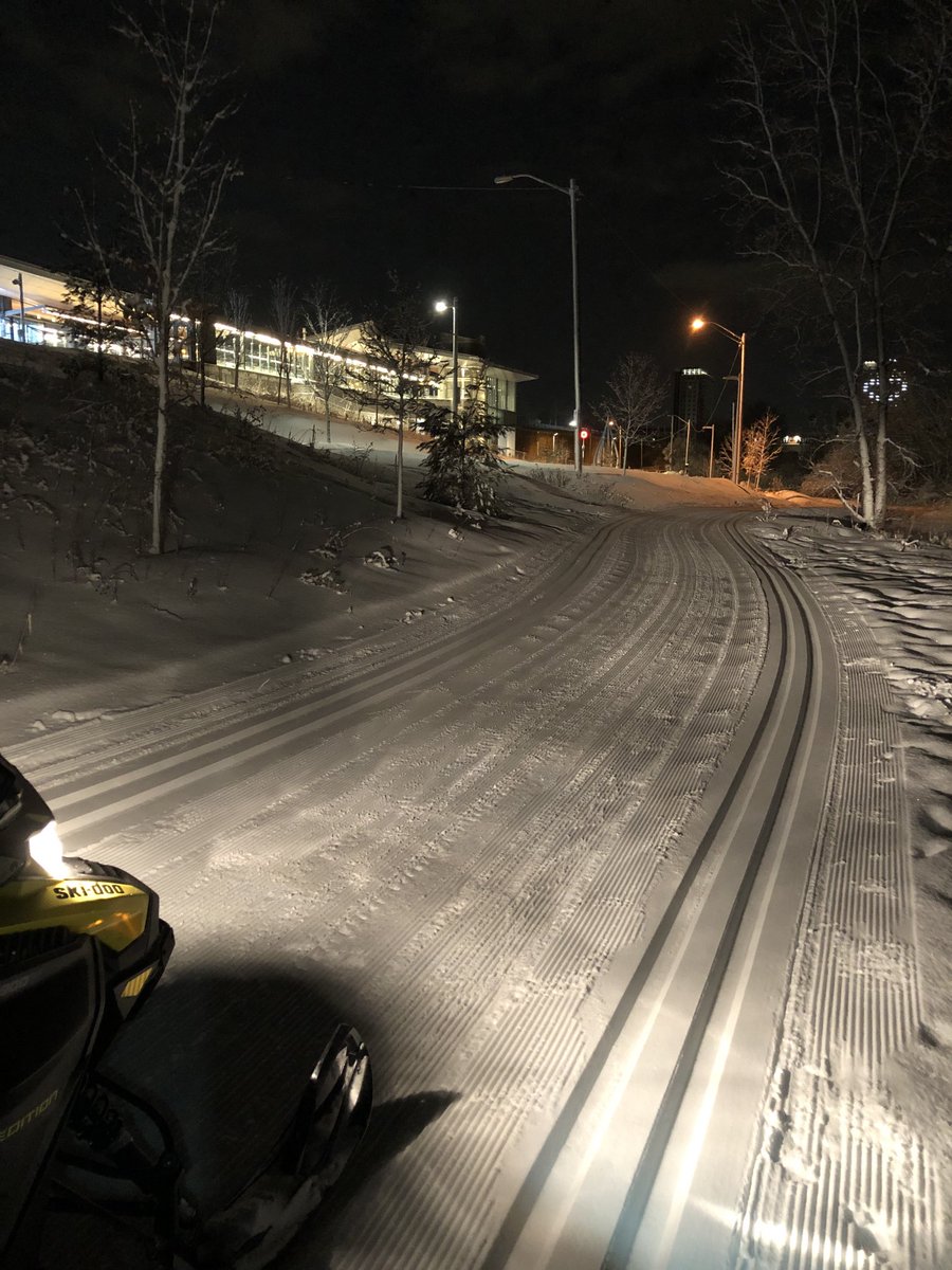 SJAMWinterTrail's tweet photo. Heading home for a #KafiaKoffee break but the primary is done, #kitchissippiwoods, #pimisiLRT , #BayviewLRT all ready for you. Conditions are spectacular. Lots more grooming planned. How many other world cities have kick ass #xcskiing like this? Name them!!! This is #myOttawa https://t.co/htIeXKV6K8
