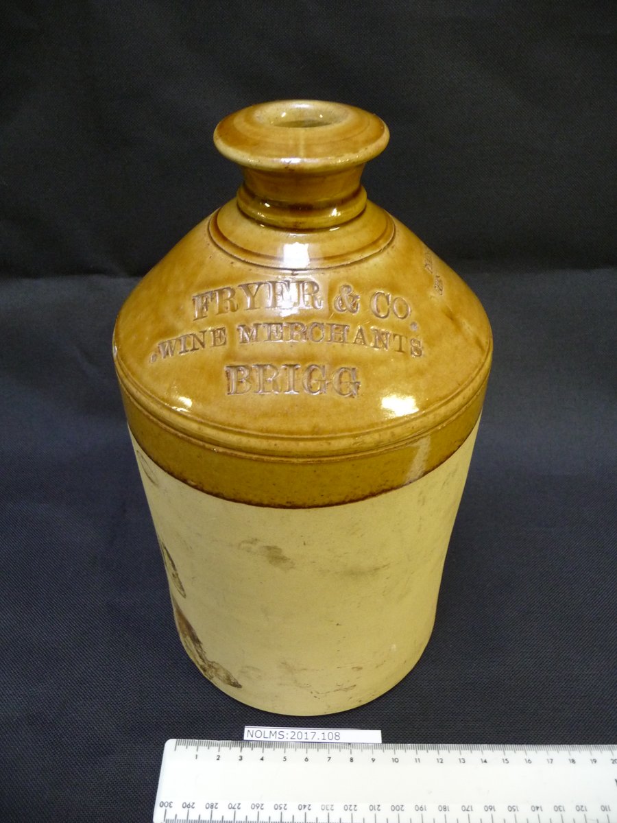 Northlincmuseum's tweet photo. #MuseumSnap #LocalPottery
Fryer & Co, Wine Merchants, Brigg. Not made locally but used locally. This flagon was found buried in a back garden on Brigg Road, Hibaldstow, in old air raid shelter.
#Museum #Museums #Collection #History https://t.co/DMbpUpA0ZI