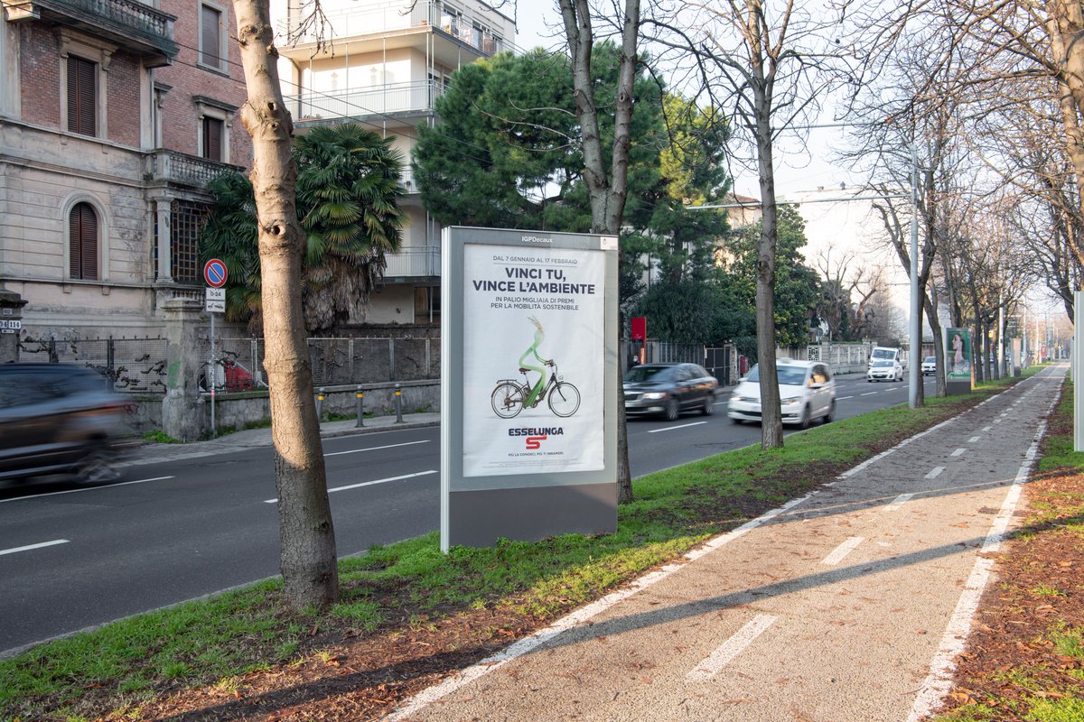 IGPDecaux's tweet image. Esselunga ha promosso il suo piano premi per una #mobilità sostenibile "𝐕𝐢𝐧𝐜𝐢 𝐭𝐮, 𝐯𝐢𝐧𝐜𝐞 𝐥'𝐚𝐦𝐛𝐢𝐞𝐧𝐭𝐞" anche attraverso l'arredo urbano: ecco qualche scatto delle #pensiline e dei #MUPI di Milano, Bologna e Firenze.
.
#IGPDecaux #OOH #outofhome #arredourbano