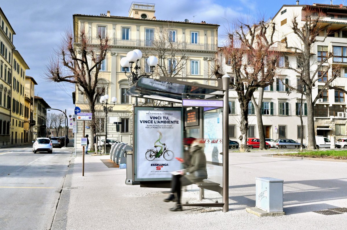 IGPDecaux's tweet image. Esselunga ha promosso il suo piano premi per una #mobilità sostenibile "𝐕𝐢𝐧𝐜𝐢 𝐭𝐮, 𝐯𝐢𝐧𝐜𝐞 𝐥'𝐚𝐦𝐛𝐢𝐞𝐧𝐭𝐞" anche attraverso l'arredo urbano: ecco qualche scatto delle #pensiline e dei #MUPI di Milano, Bologna e Firenze.
.
#IGPDecaux #OOH #outofhome #arredourbano