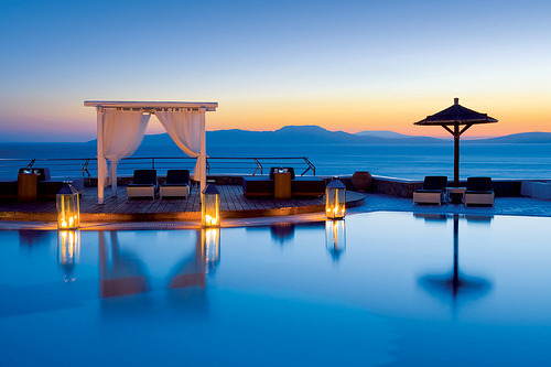 outotec's tweet photo. Sunset Pool, Santorini, Greece #SunsetPool #Santorini #Greece https://t.co/yUFbqLDEom https://t.co/wV10Y0r77d