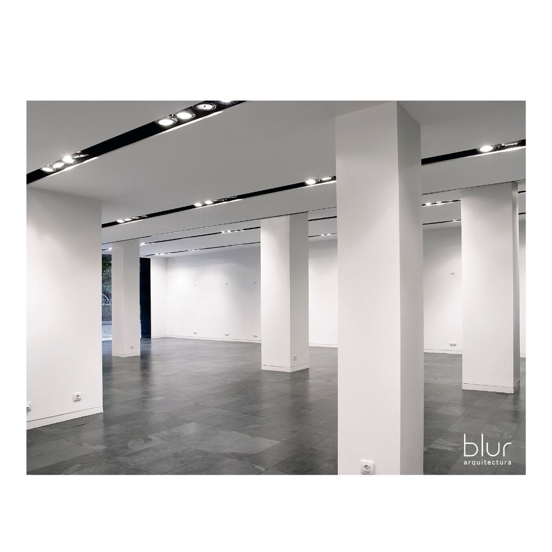 blurarquitect's tweet photo. #Proyecto #Cocina Miele.

Para mejorar el servicio de los clientes, apostamos por integrar unas canales negras en todo el espacio interior colocadas longitudinalmente en el falso techo. Así, todos los #productos se tratan como objetos de una sala de #exposición. https://t.co/sbtVlBwFbw