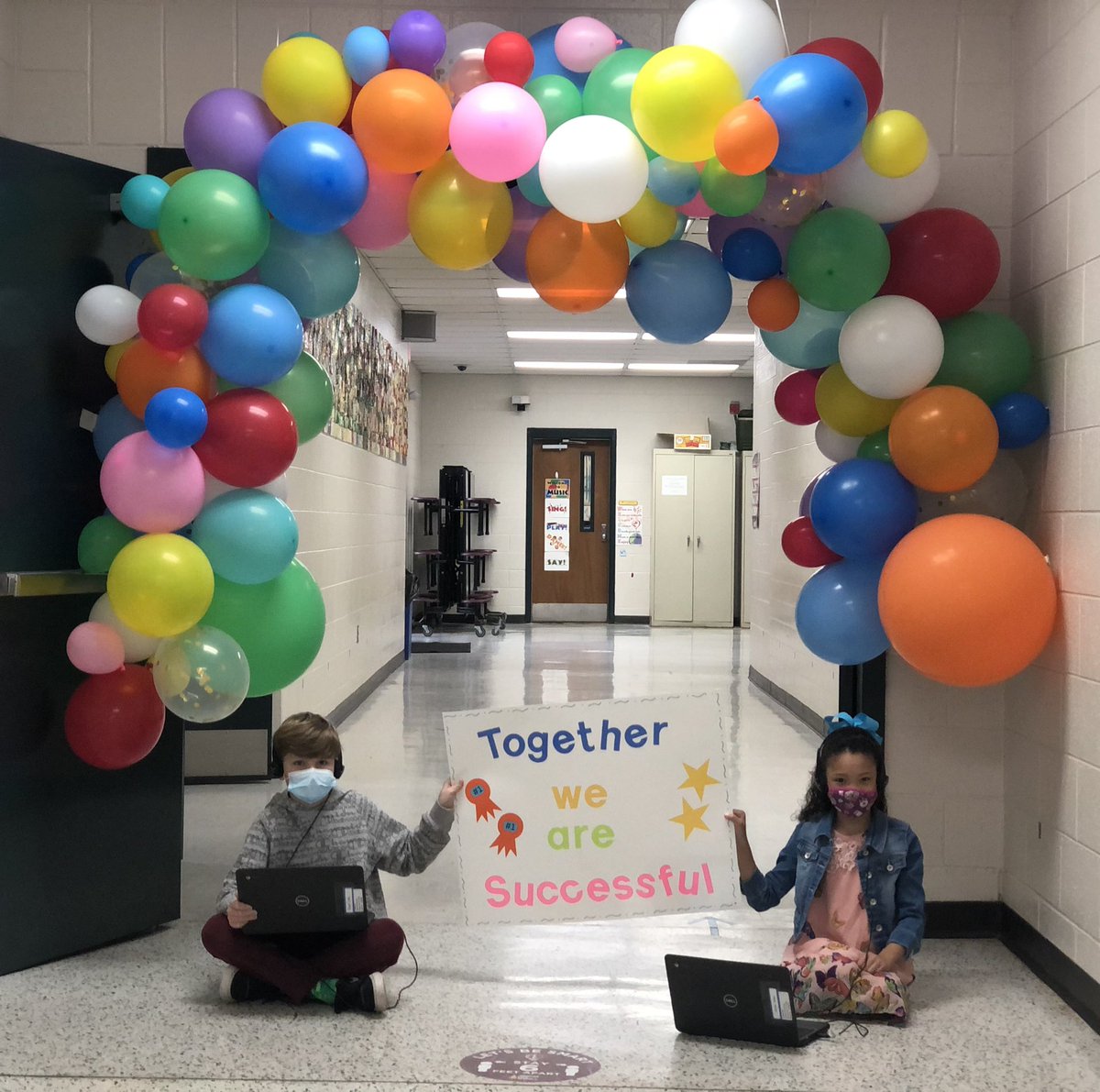 Cherokee_JCS's tweet photo. Happy #DLDay from Cherokee Elementary School! @jcityTNschools #JCSDLD2021 https://t.co/2vqEMjWavo