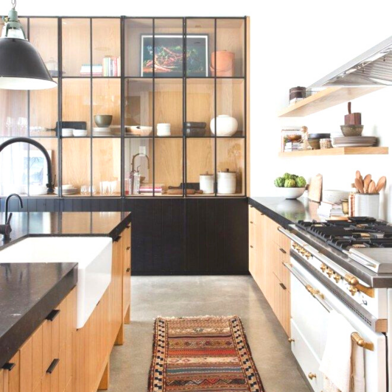 We love the #blackandwhite vibes of this kitchen featured by Hunker. What's your favorite (or least favorite 😜) part?
_
#hunkerhome #KPGinspiration #kitchendesign #gorgeouskitchen