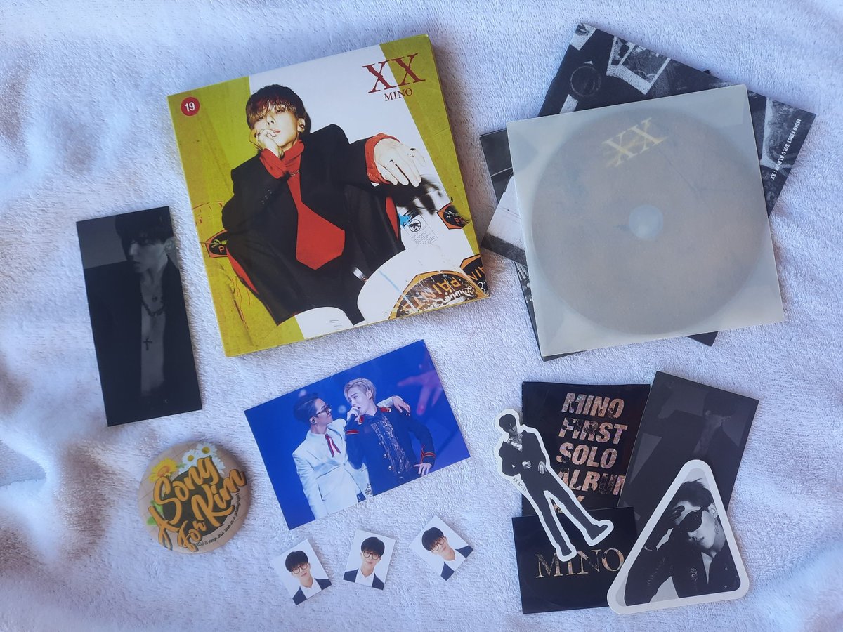 juskupojuskupo's tweet photo. Received my GA prize last Feb. 19 😍 Thank you so much @songkimph 💙 Pinakilig nyo talaga ang Valentine's Day ko 😂😂 😂 Super love ko yung 1x1 pics ni mino 😍 https://t.co/BFTidWBwW0