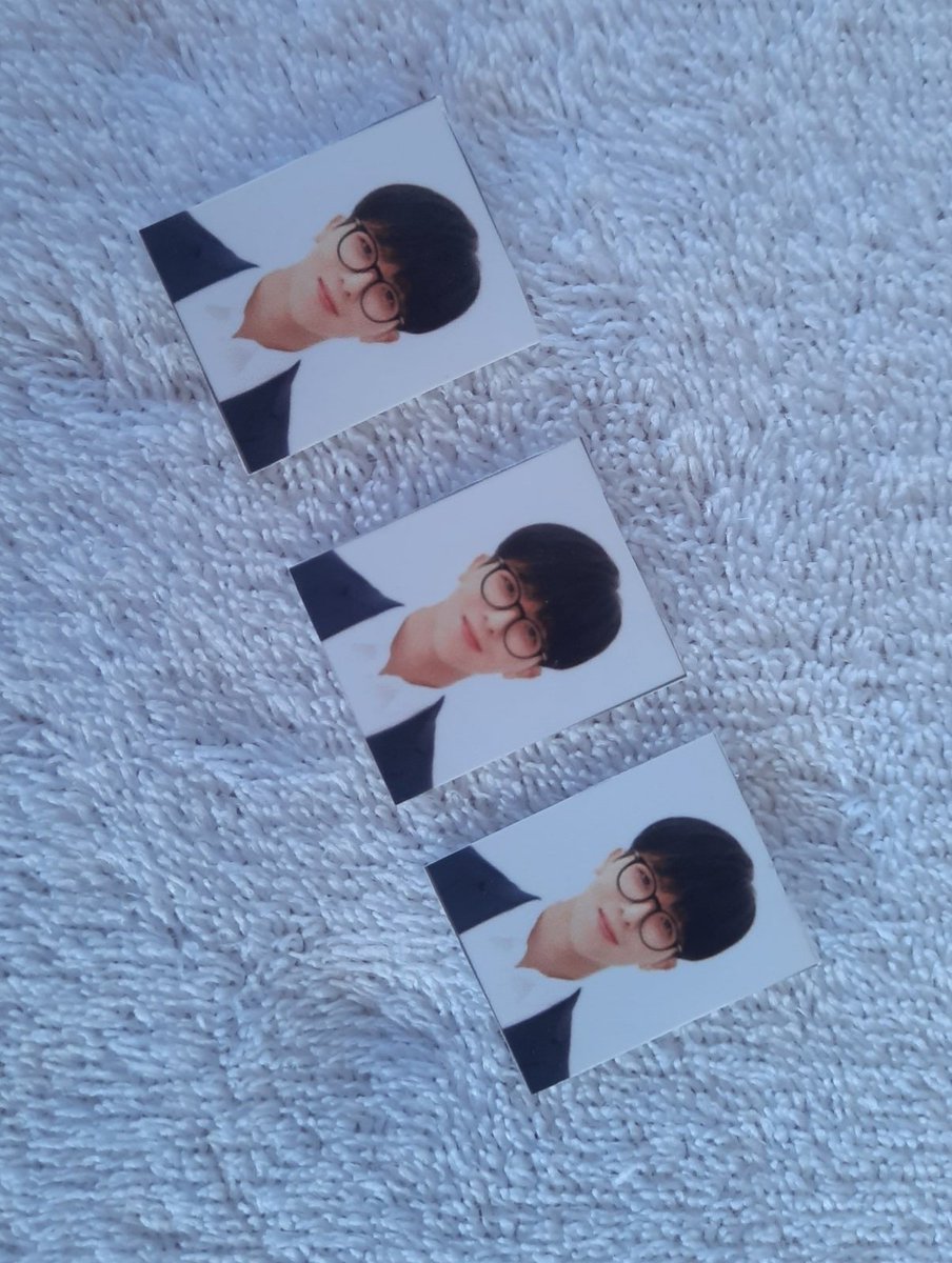 juskupojuskupo's tweet photo. Received my GA prize last Feb. 19 😍 Thank you so much @songkimph 💙 Pinakilig nyo talaga ang Valentine's Day ko 😂😂 😂 Super love ko yung 1x1 pics ni mino 😍 https://t.co/BFTidWBwW0