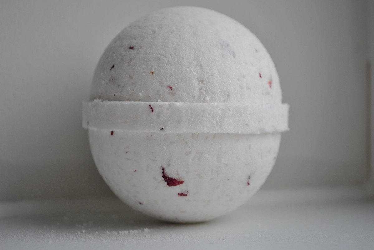 Check Out our new Calming Coconut Bath Bombs with our new recipe! These Foaming, Fizzing Balls is a great gift for anyone in these difficult times! 

theluxurysoak.co.uk