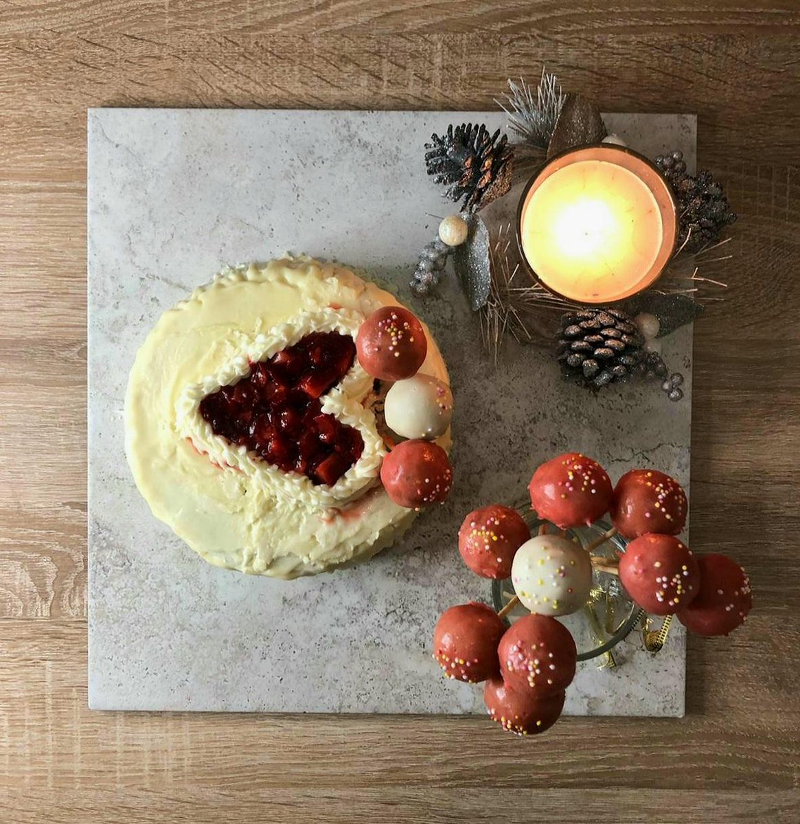 EconomicsNc's tweet image. A vanilla cake white chocolate, salted caramel frosting, served with vanilla cake pops dipped in chocolate and sprinkles created by Manasi Jangam of @NewportCollege Well done Manasi 👏😋 #HomeEconomics #ATHEDeantaLeGra