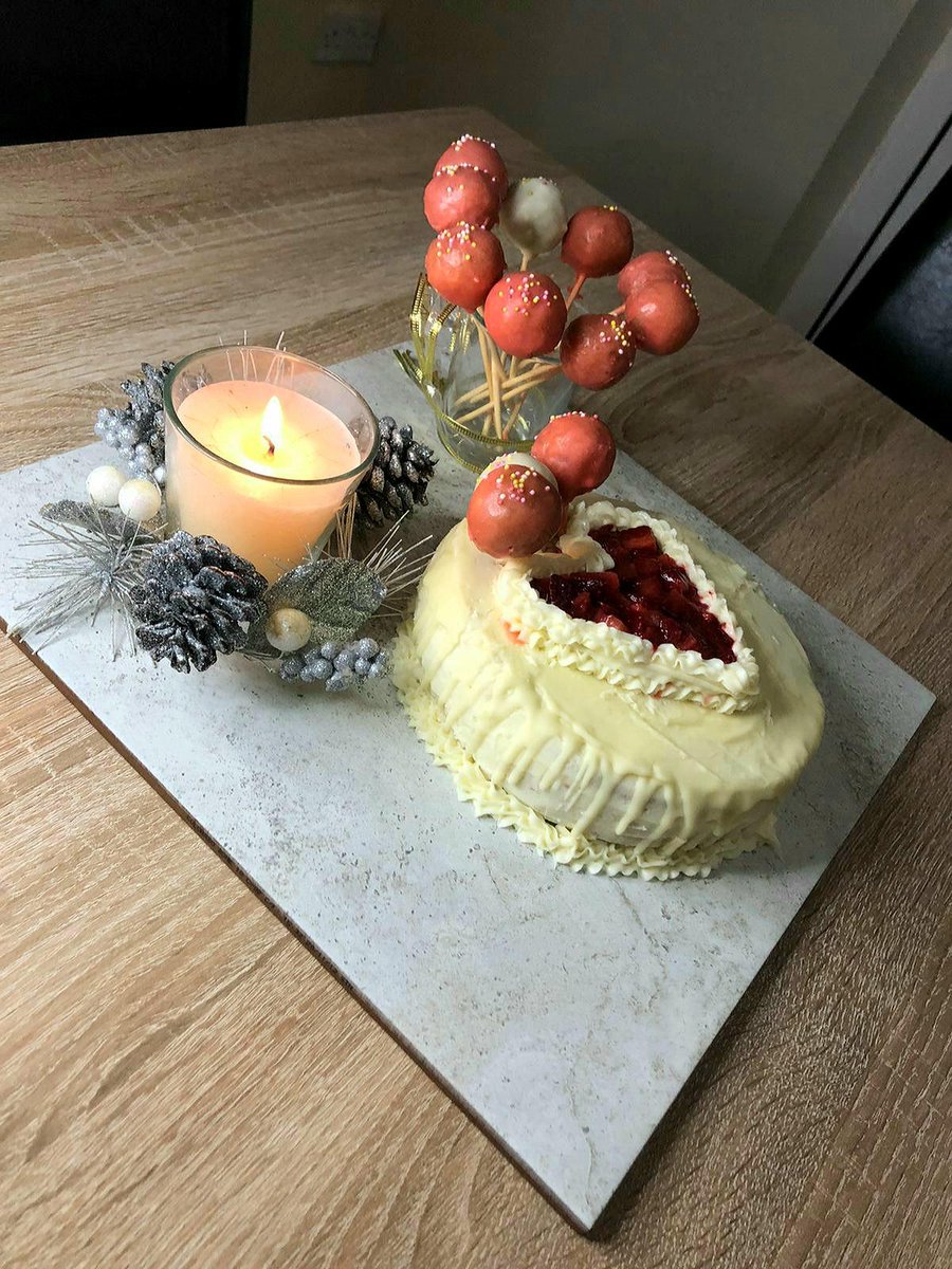 EconomicsNc's tweet image. A vanilla cake white chocolate, salted caramel frosting, served with vanilla cake pops dipped in chocolate and sprinkles created by Manasi Jangam of @NewportCollege Well done Manasi 👏😋 #HomeEconomics #ATHEDeantaLeGra