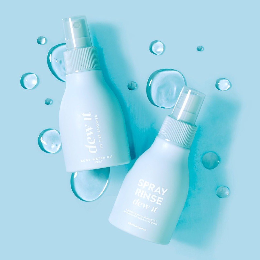 msbb_id's tweet photo. ✨ GIVEAWAY TIME ✨

Mau menangin produk-produk ini? 

Reply pertanyaan yang ingin kamu tanyakan ke CEO Dew It di saat IG Live MSBB x Dew It besok jam 7 malam dan tonton sesinya sampai selesai karena pemenang akan diumumkan saat IG Live berlangsung💙🧡 https://t.co/UOHC4VYHH3