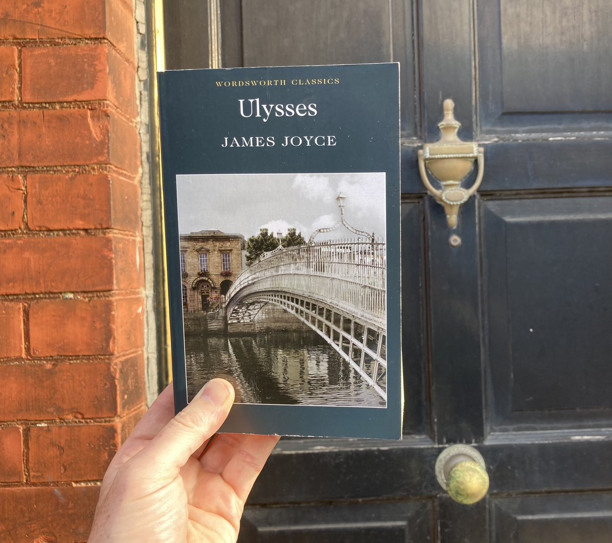 Bookinthetimeof (@bookinthetimeof) on Twitter photo A good book unlocks doors in your mind, a great book door in your soul... #IrelandReadsDay #IrelandReads #SqueezeInARead #ulysses <a href="/swenyspharmacy/">Sweny's Pharmacy</a> A good book unlocks doors in your mind, a great book door in your soul... #IrelandReadsDay #IrelandReads #SqueezeInARead #ulysses <a href="/swenyspharmacy/">Sweny's Pharmacy</a>
