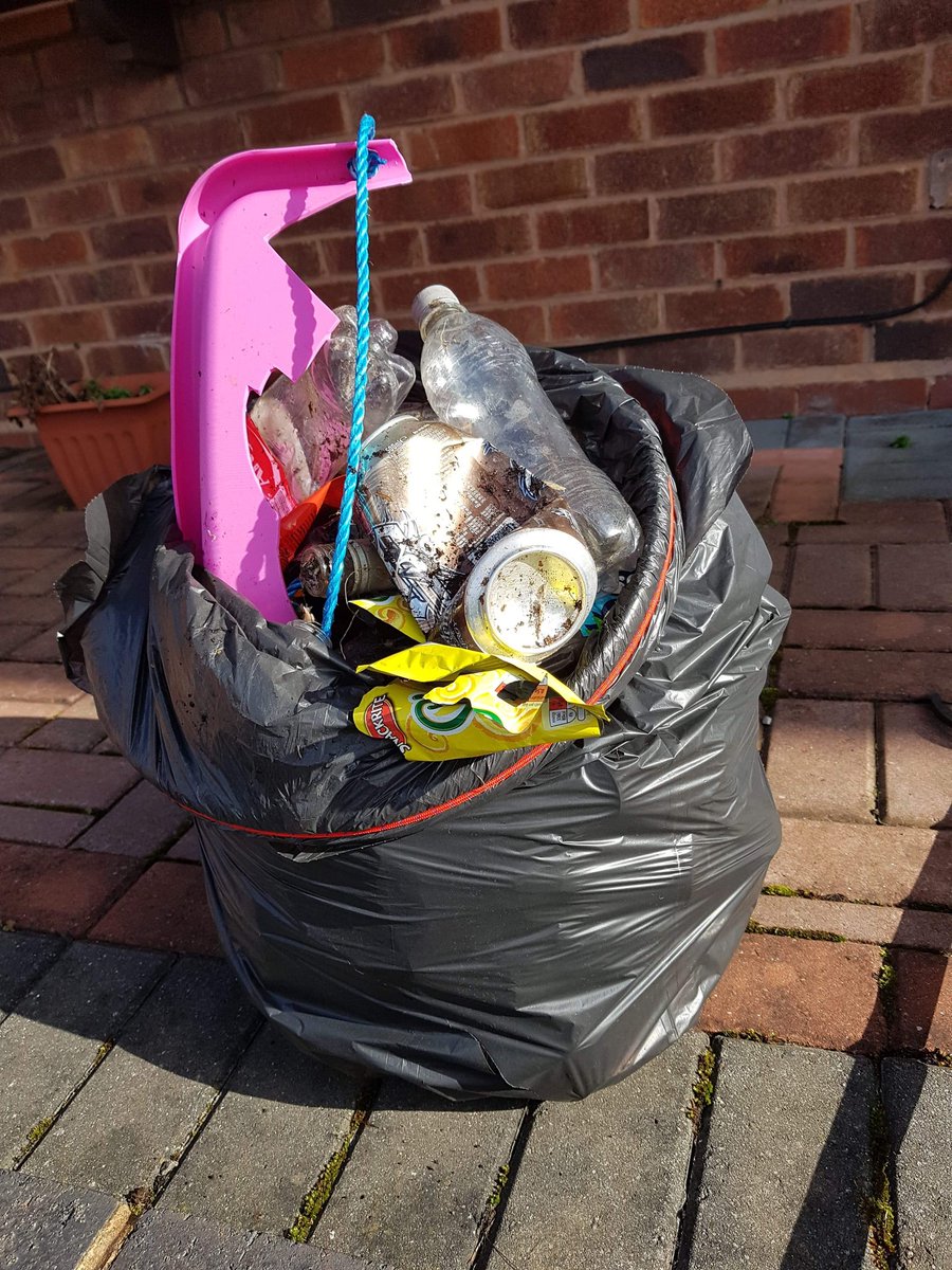 Litterwatch1's tweet photo. #Adoptastreet one of our #volunteers have been out on this sunny morning and collected 1 bag of #Litter.
#Keepsandwellclean
@SercoESUK
@sandwellcouncil https://t.co/WB8xX4oc2Q