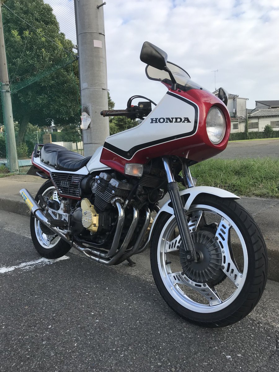 963_take's tweet photo. ご無沙汰してます！
そろそろ、色々と直さないと乗れないなぁ〜。
CBXは金がかかるなぁ〜😭 https://t.co/QOAXtFQkw9