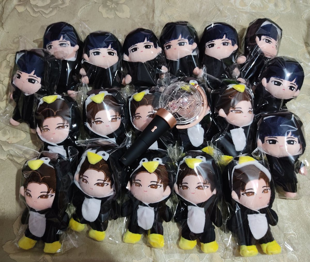 MasterAteez's tweet photo. WonderHong and Penguin Mingi are here 😊 still waiting for Wooyoung and San 

#ateezdolls #ATEEZ https://t.co/Zf0WieuDkJ