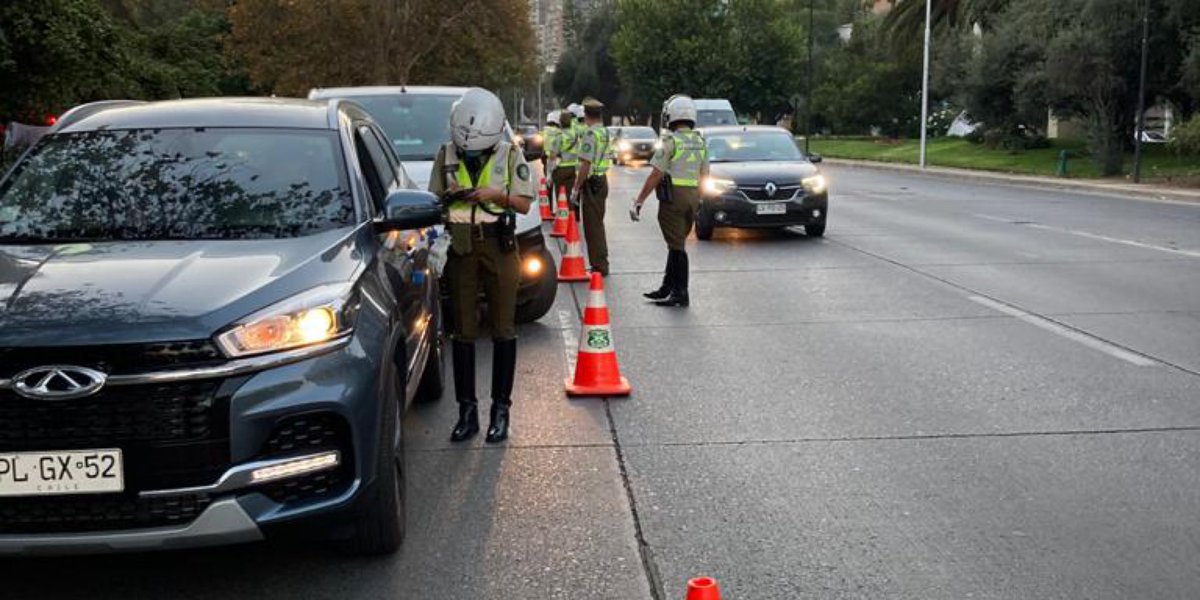 #AgendaMTT🗓 Ministra <a href="/GloriaHutt/">Gloria Hutt Hesse</a>, junto a Sec. Ejec. <a href="/conaset/">Conaset - Seguridad Vial de Chile</a>, <a href="/jo_vollrath/">Johanna Vollrath</a> y Gral. Zona de Tránsito <a href="/Carabdechile/">Carabineros de Chile</a>, Marcela González, lanzaron la campaña: "Yo Respeto los 50 km/h ¿Y tú?", donde también se realizó una fiscalización a vehículos que transitaban en el lugar.