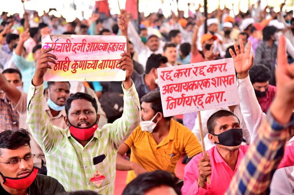 mipravindarekar's tweet photo. महाराष्ट्र राज्य संगणक परिचालक संघटनेच्यावतीने आझाद मैदान येथे बेमुदत धरणे आंदोलन सुरु आहे. या आंदोलनाला भेट देऊन त्यांच्या समस्या जाणून घेतल्या तसेच आंदोलकांशी संवाद साधला. https://t.co/h4QAvX3qnu