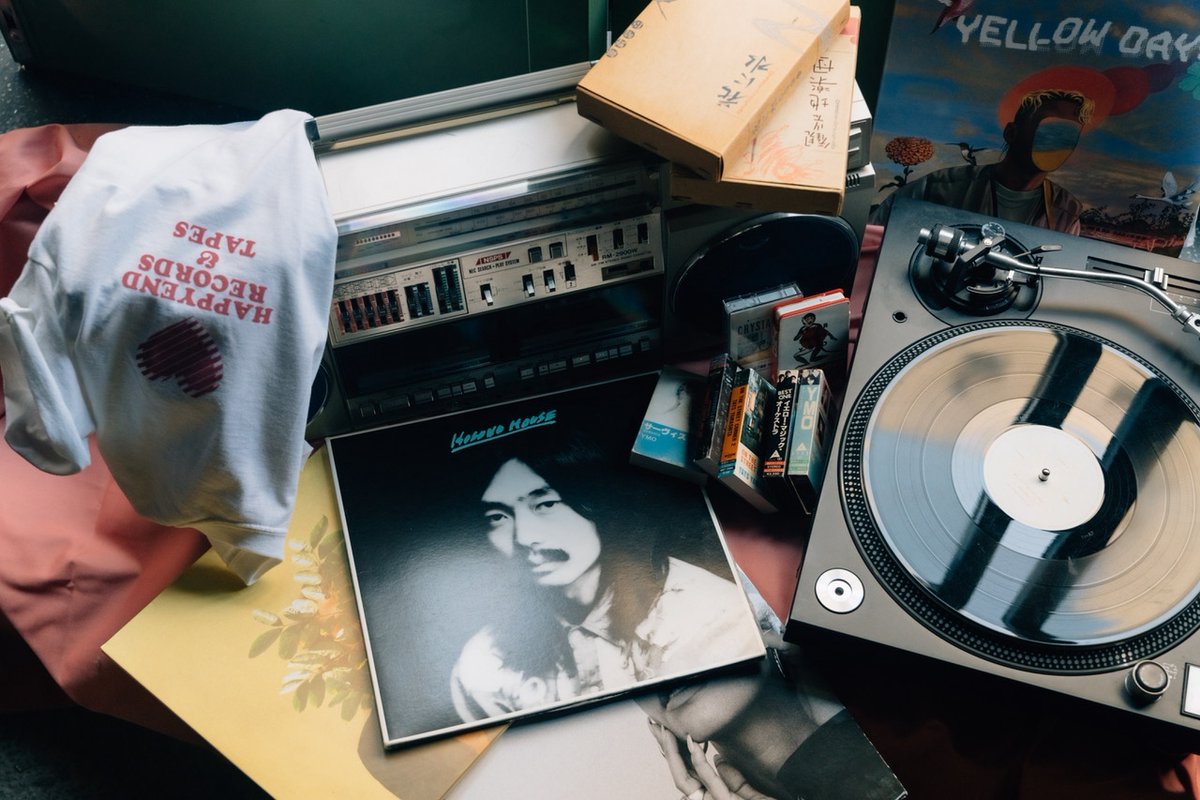 blockfmjp's tweet photo. ニュース｜レコード・カセットテープ専門のECサイト「HAPPYEND RECORDS &amp; TAPES」3月オープン！ はっぴぃえんどや細野晴臣などの音楽を次世代に継承

古き良き日本の音楽と、世界中のインディペンデントミュージックを紹介するショップが開設される。

https://t.co/vITNwaRofq https://t.co/rl1jv8fY7T