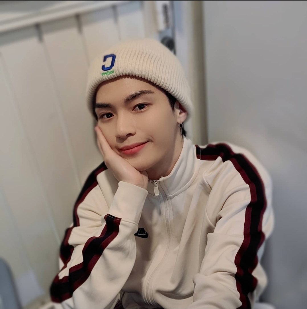 [#한겸]

로즈들 안녕♡  맛저하셨나요?

#세븐어클락 #송한겸 #로즈 #♡ #0,1