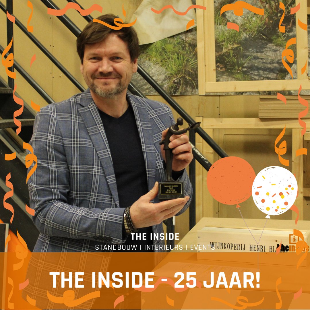 Hij kon het bijna niet geloven, daar stonden we dan met al onze collega's, op gepaste afstand in onze werkplaats. 
SURPRISE! 🎉🎉🎉
Wij feliciteren Michael Hermans van harte met het 25 jarig jubileum van The Inside!

Petje af! En op naar de volgende 25 jaar toffe projecten!