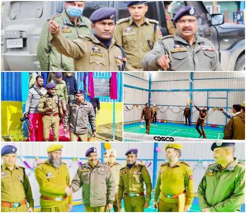 HandwaraP's tweet photo. DGP J&K visited #Handwara, reviewed #SecurityScenario, held Darbar with Jawans.
@JmuKmrPolice
@KashmirPolice
@DIGBaramulla
@DrGVSundeep_IPS
https://t.co/Br0MTHSakX https://t.co/jQXwAIWz43