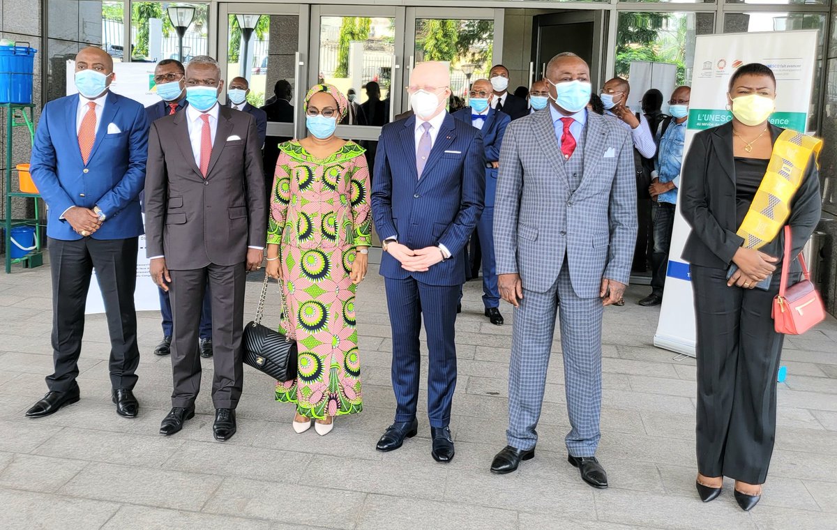ThMoungalla's tweet photo. #COVID19_CG : j'ai signé avec les Ministres @MakossoAnatole et @LeonJuste l'accord de partenariat #Congo #UNESCO sur le Projet d'Urgence de Riposte pédagogique à la pandémie, qui permet la continuité de l'enseignement grâce aux médias et au numérique @UBrazzaville @Fififatimata https://t.co/AJyjZK4Ap4