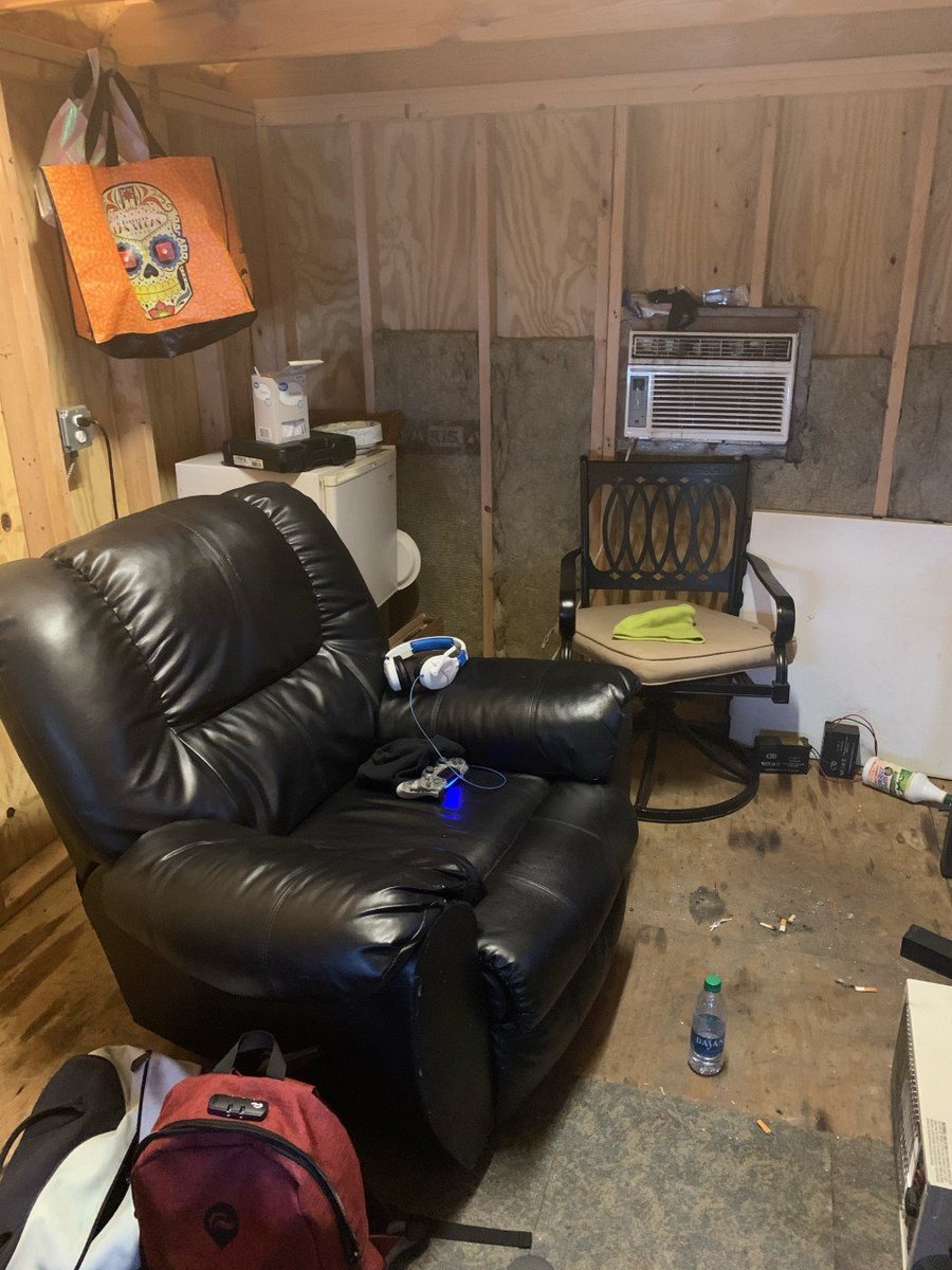 CLWAL02's tweet photo. @codeofvets rhenry@voacarolinas.org @Vol_of_America
#HomelessVet living in a shed in #Beaufort SC. He has tried to get a hold of anybody in your offices? Or you?
https://t.co/ywhyGi0UoT recieved Federal Tax Payers funds for SSVF
919-530-1100$8,493,376.00 https://t.co/HcDQtS3My2