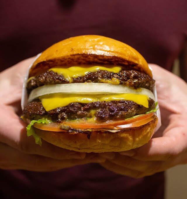 elbajonsv2's tweet photo. Nos ayudan a difundir? 🙈😍

Este jueves traemos promo de Tacos y Burgers Dobles 🤩

Combo de 5 tacos con soda en lata $5.00 ❤️

Burger Doble con papas y soda en lata $6.00 🔥

Disponible en restaurante, para llevar y delivery propio

Hacé tu pedido por WhatsApp al 7169-4027 https://t.co/JBOsCg5ew1