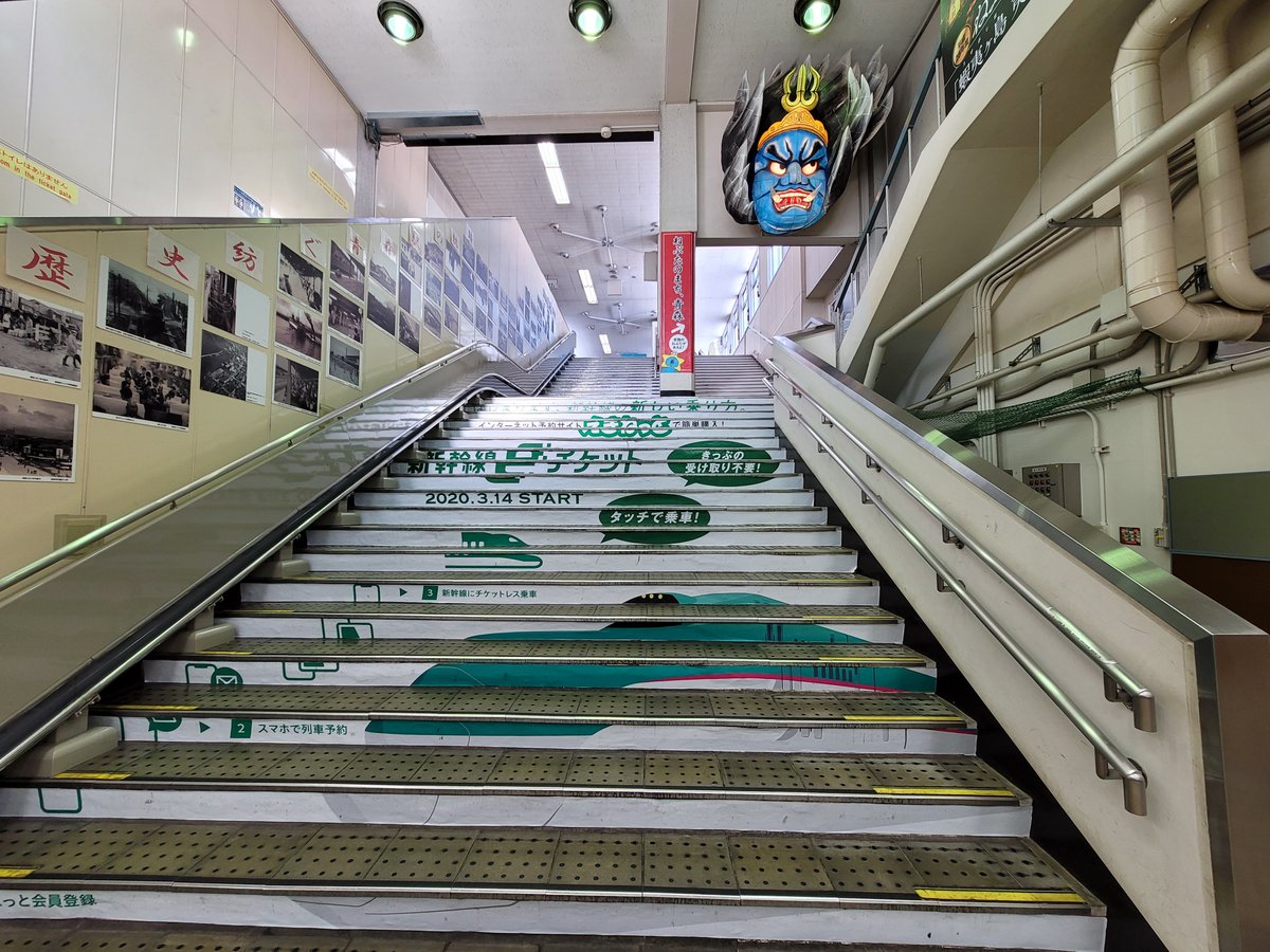 しょー On Twitter Memories Of Aomori Station Vol 20 青森駅2階 これまでたくさんの人が通ったこの場所も 広告がいくつか無くなり 殺風景になっています 青森市 青森駅