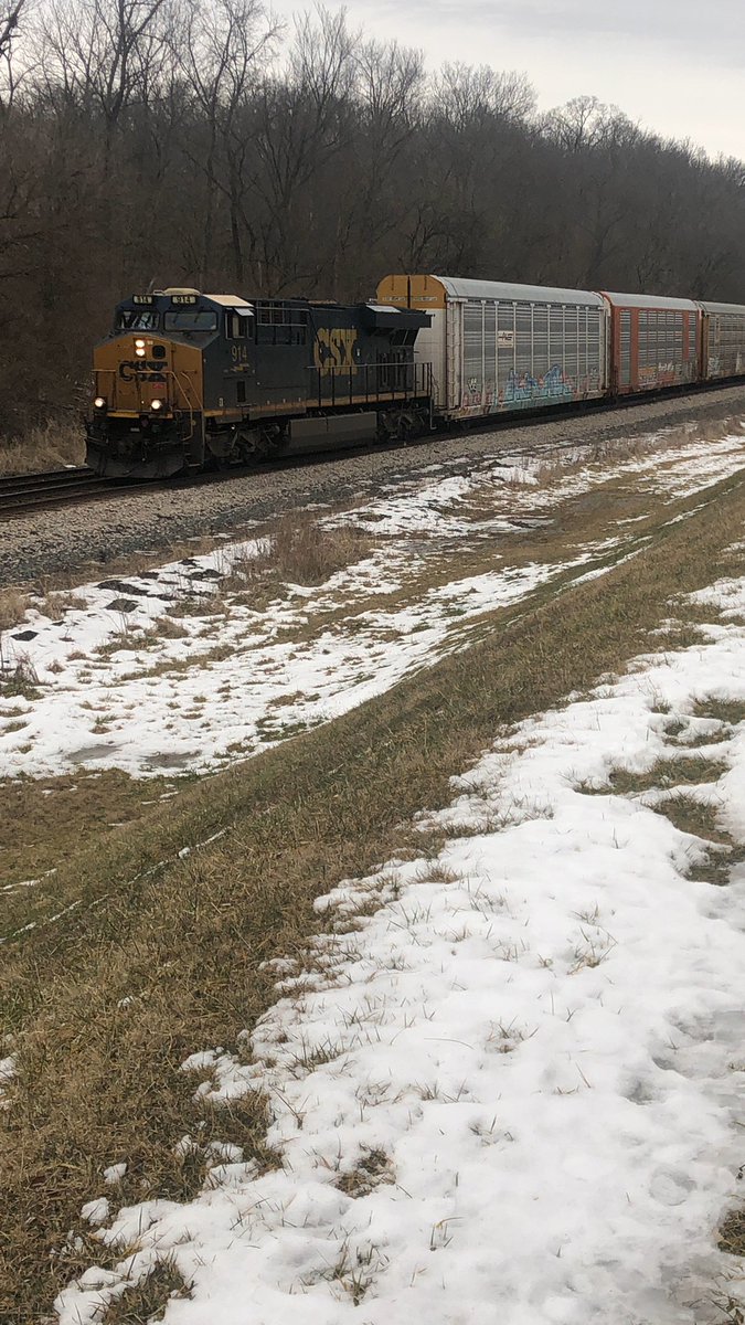 buckeye_and's tweet photo. And here at Taylorsville Metro Park (@MetroParksTweet) we have Q205 rolling by me at the Vandalia siding with a single leader and DPU and some fallen flag Autoracks and interesting graffiti. #railfan #ohiorailfan #vandaliaohio #ohio #csxtransportation #railroad https://t.co/FhwFWr4YIH