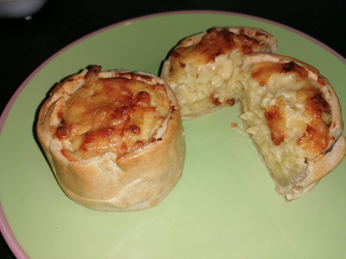 HDenew's tweet photo. @FoxHill_Primary #CoxellsKitchen
Eloise Yr3 had a go at making her versions of tuna, ham and sweetcorn slices.  Also Scottish macaroni cheese pies made with hot water pastry. https://t.co/N3CcNRjxJv