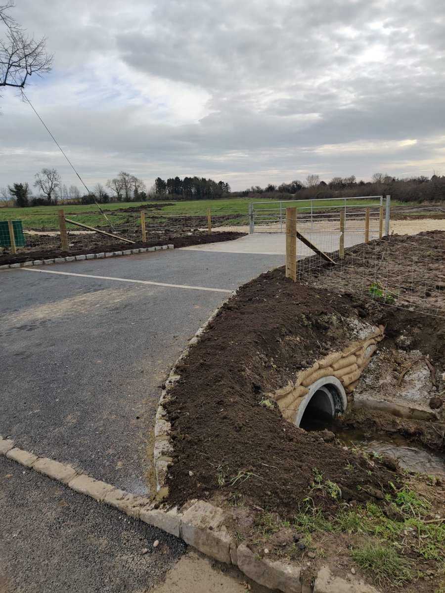 LFPearceandSon's tweet photo. Earlier this week the #culvert bridge we have put in has been tarmacked and is finished. We have erected some new stock fence and have hung a new metal gate. It's made a  smart access into the field off the road. We are fully #streetworks accredited.
#FieldAccess #Groundworks https://t.co/bli3XRAt32