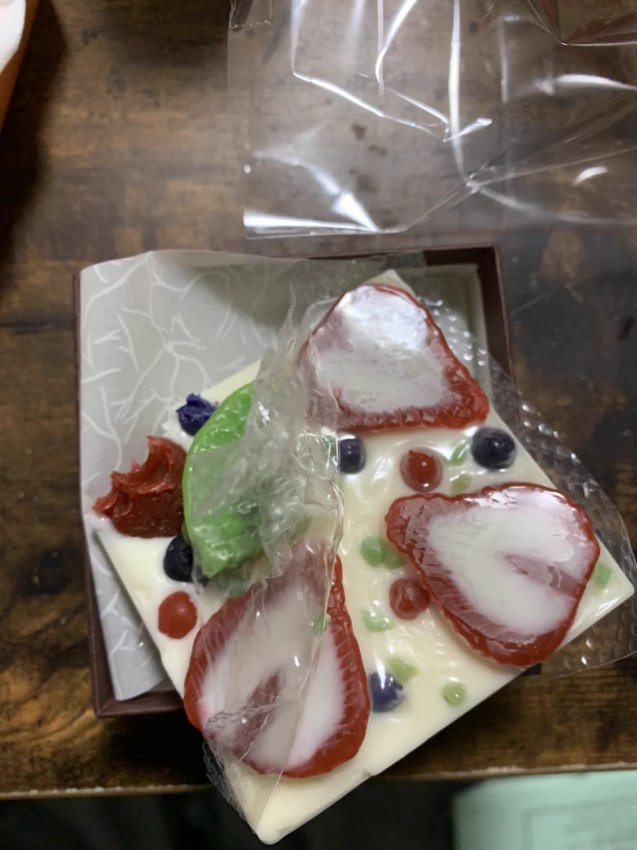 チョコだと思ったら石鹸だった！？丁寧に冷蔵庫で冷やし、かじってしまうミスが面白い！！