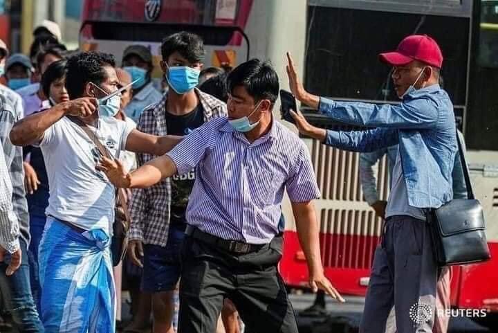 April44646323's tweet photo. Myanmar Military Juntas hired them with 5,000 Ks per day for a person to create VIOLATION against Myanmar Police Force and to deceive UN and the world that Burmese people do so.
Remember we never violate. We protest peacefully. If you see Violation, it's not us. https://t.co/DFwhD5NAsC