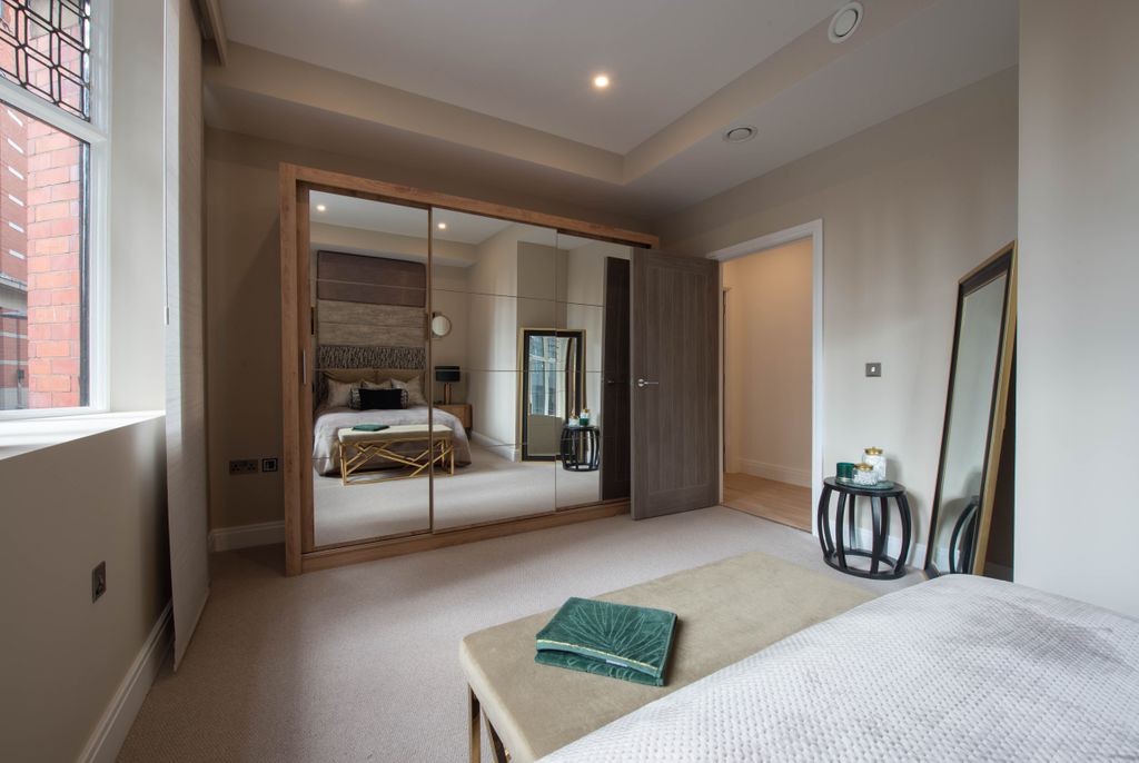 ILoveMCR's tweet image. These luxurious @HC_Developments apartments have been created within the upper floors of three adjoining historic buildings. 

Fancy a virtual 360 tour of the new show apartment? You can do just that here 👉bit.ly/3axiRhD