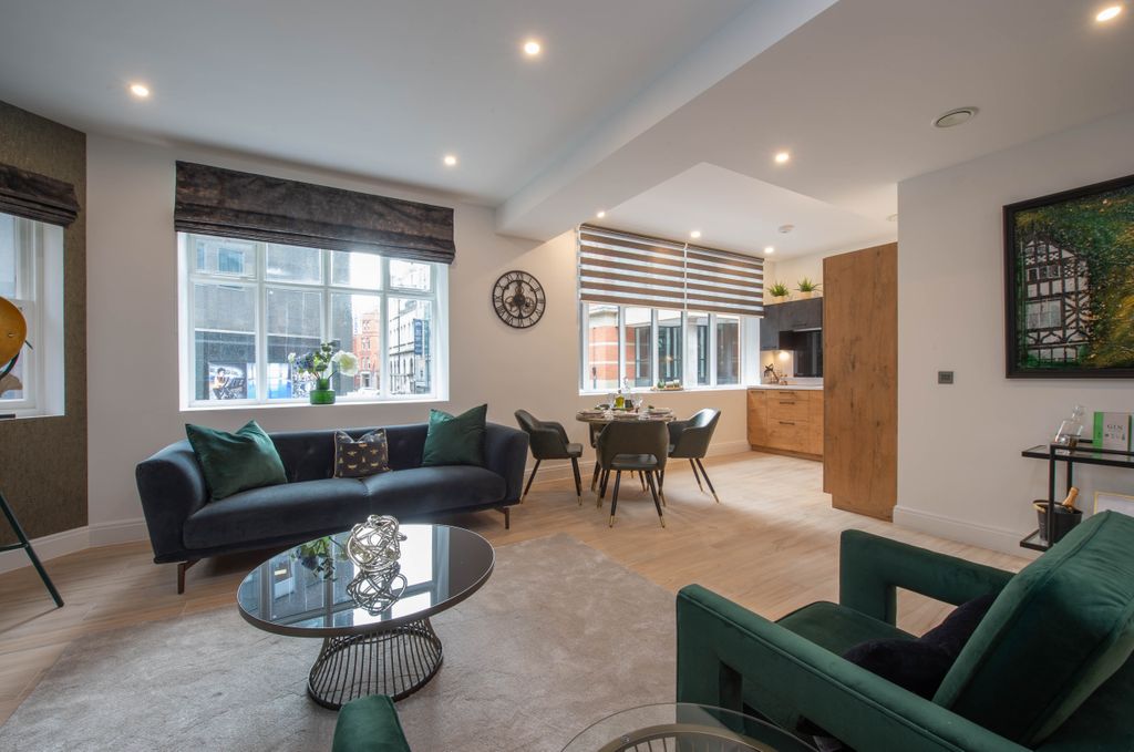 ILoveMCR's tweet image. These luxurious @HC_Developments apartments have been created within the upper floors of three adjoining historic buildings. 

Fancy a virtual 360 tour of the new show apartment? You can do just that here 👉bit.ly/3axiRhD