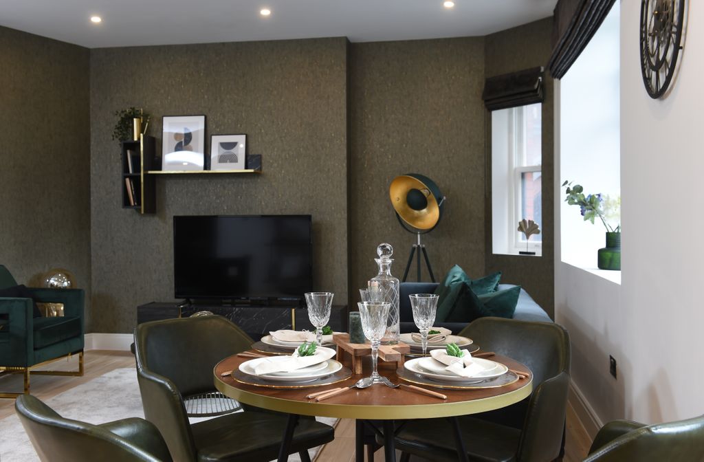 ILoveMCR's tweet image. These luxurious @HC_Developments apartments have been created within the upper floors of three adjoining historic buildings. 

Fancy a virtual 360 tour of the new show apartment? You can do just that here 👉bit.ly/3axiRhD