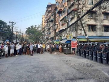 Aungmingalar quarter  are being  blocking now  with hundred of policemen right now. There are many elder women and men are under arrested  right now. Please help and save this quarter , Please, Please