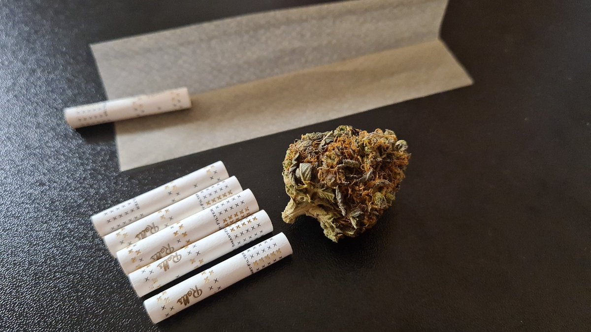 Rolls693's tweet photo. Roll up! Roll up! 🌬 #cannabis https://t.co/VXcgpkuxo2
